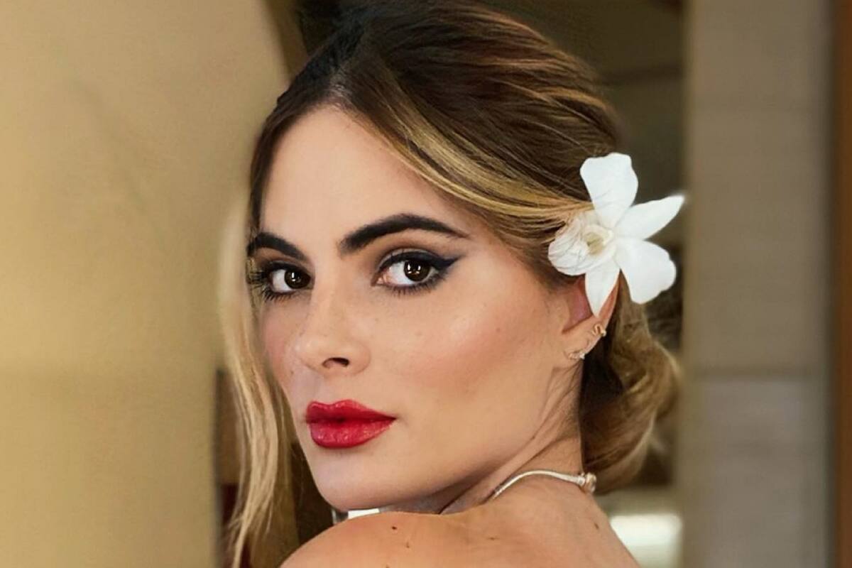 Sofía Aragón sorprende al cubrir su figura con pétalos dentro de una tina