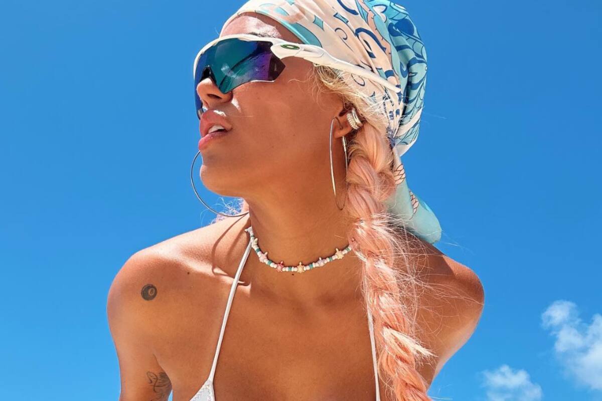 Karol G posa en diminuto bikini para sus redes sociales: toma un descanso de su gira