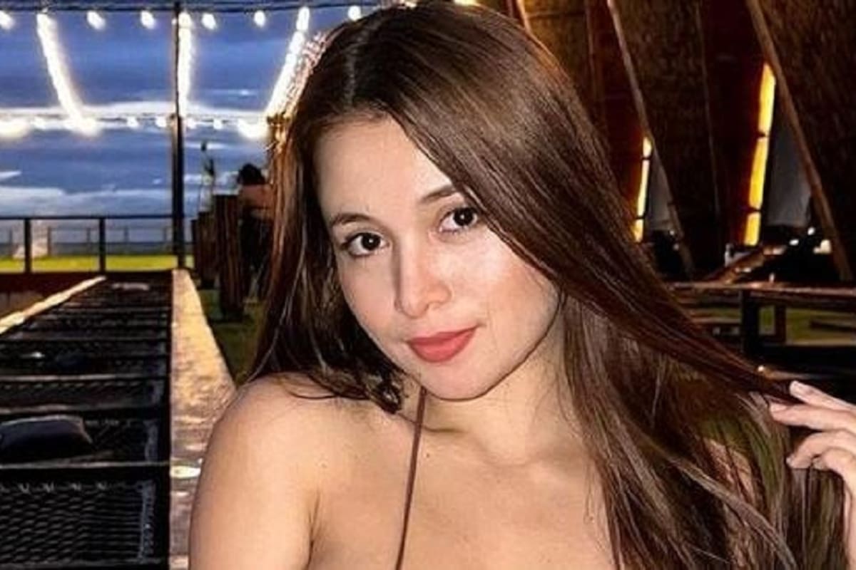 Pandora Kaaki luce sus grandes encantos con despampanante bikini