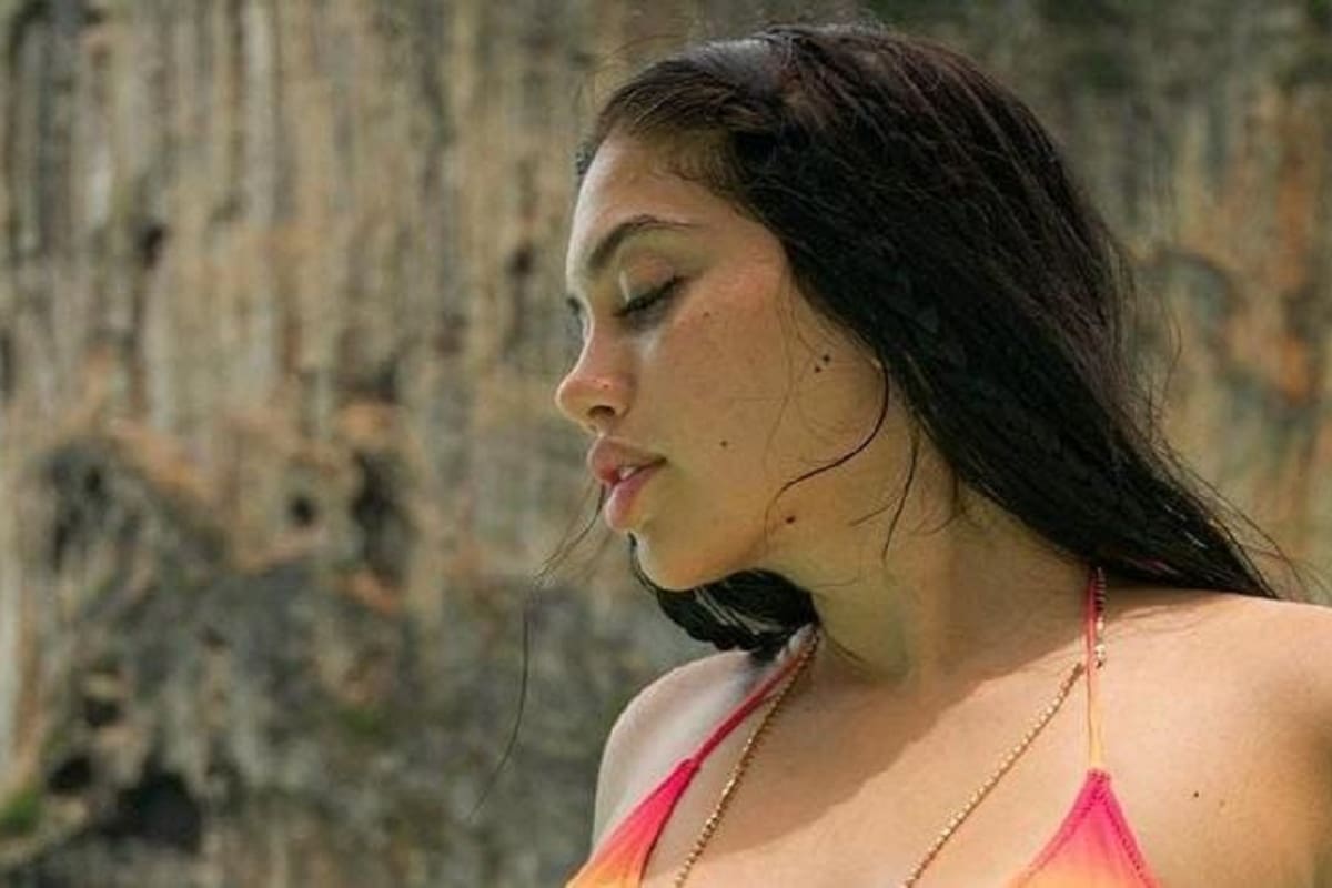 Jailyne Ojeda acaparara las miradas de sus fans con su colorido bikini