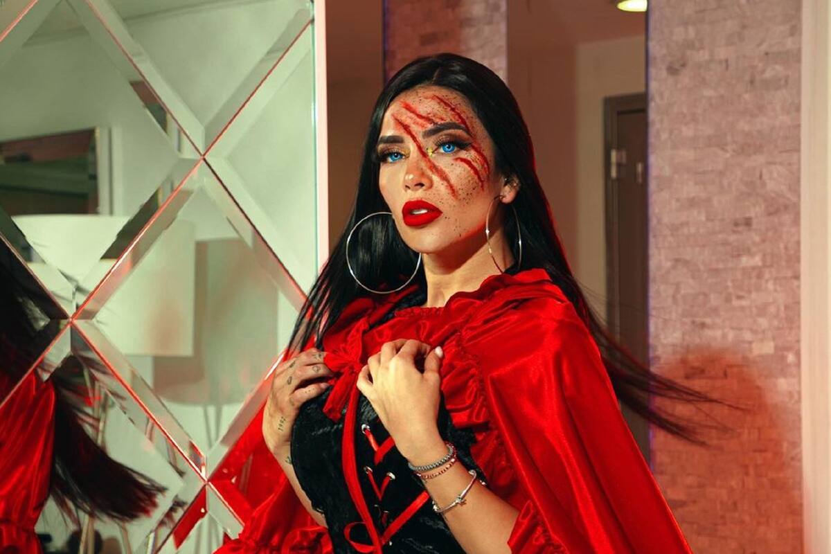 Dania Méndez roba suspiros con diminuto vestido de Caperucita Roja en Halloween