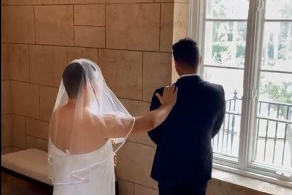 VIDEO VIRAL: Joven se hace pasar por la novia y sorprende a su amigo en el first look