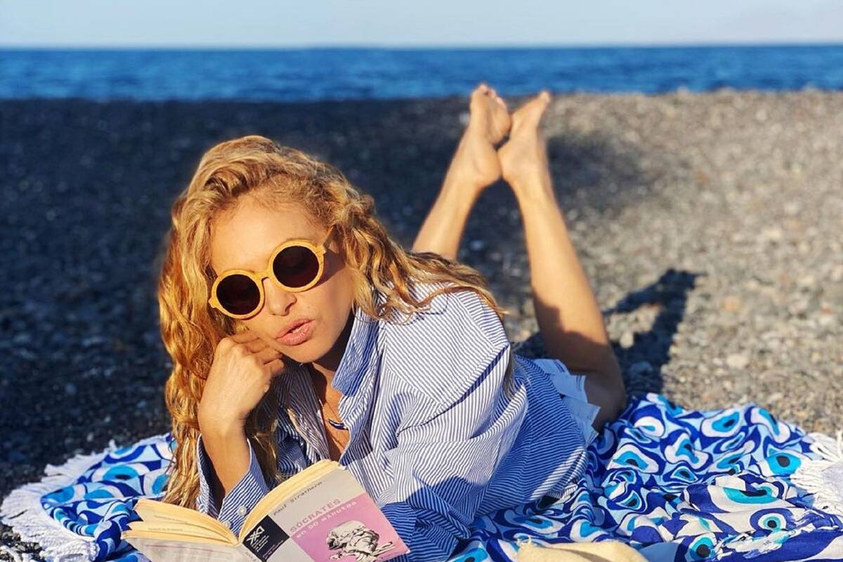 "Se cree Laura Bozzo": Paulina Rubio enseña su figura al natural y las redes explotan