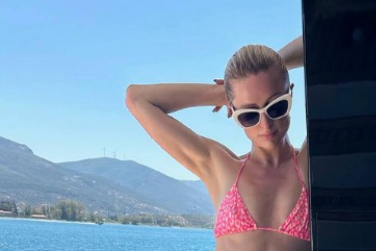 Paris Hilton enamora con sensual bikini al estilo "Barbie"
