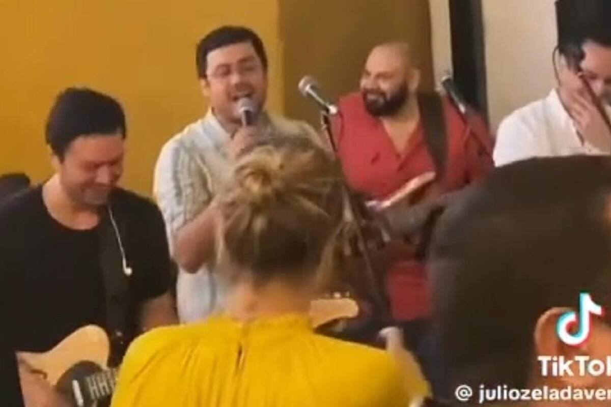 Banda se vuelve viral al cantar “Creep” de Radiohead en versión cumbia