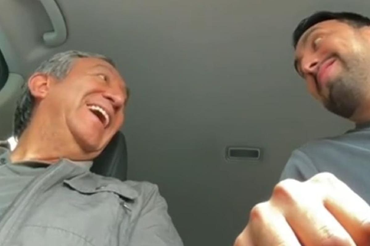 Así reaccionó este señor al enterarse que su hijo compraría un anillo de compromiso