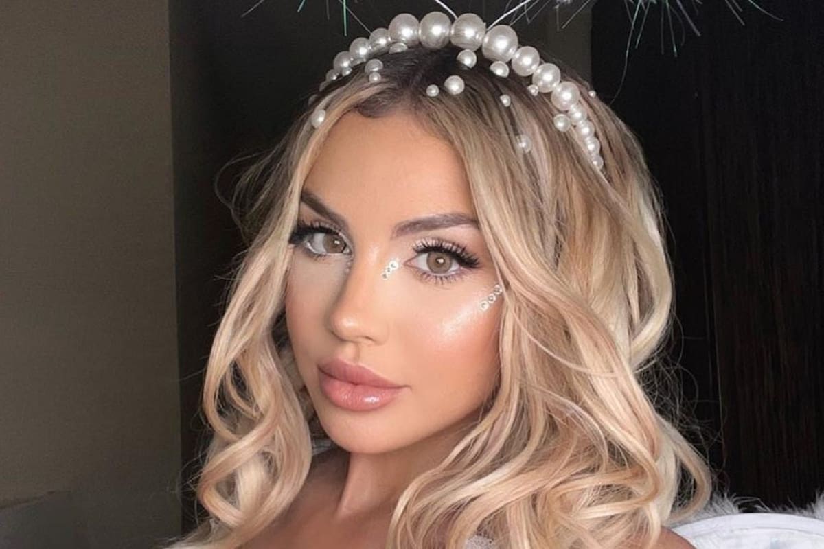 Alexa Dellanos se viste de angelita para Halloween con un sensual corsé