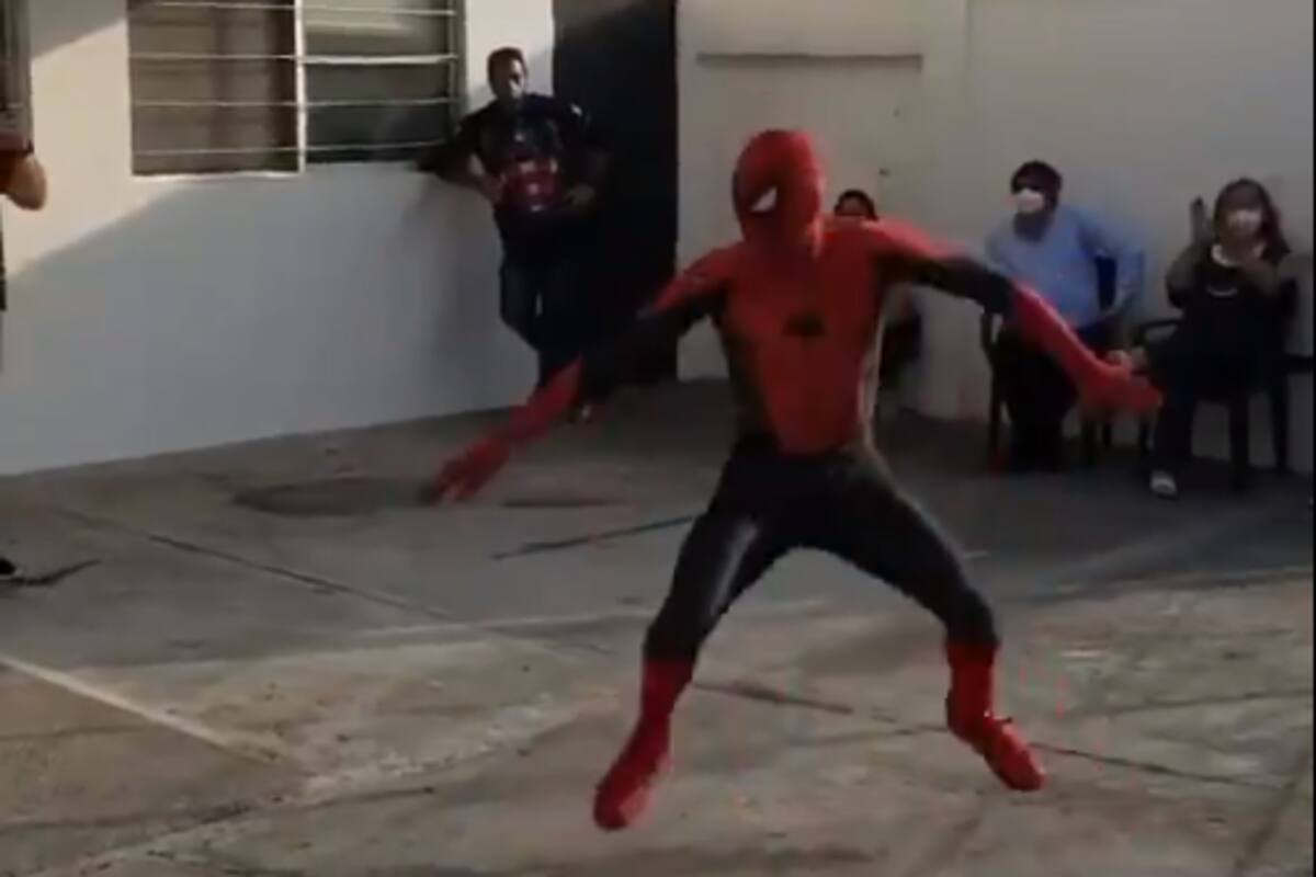 VIDEO: "Spider-Man" llega a una fiesta infantil y sorprende a los niños bailando break dance