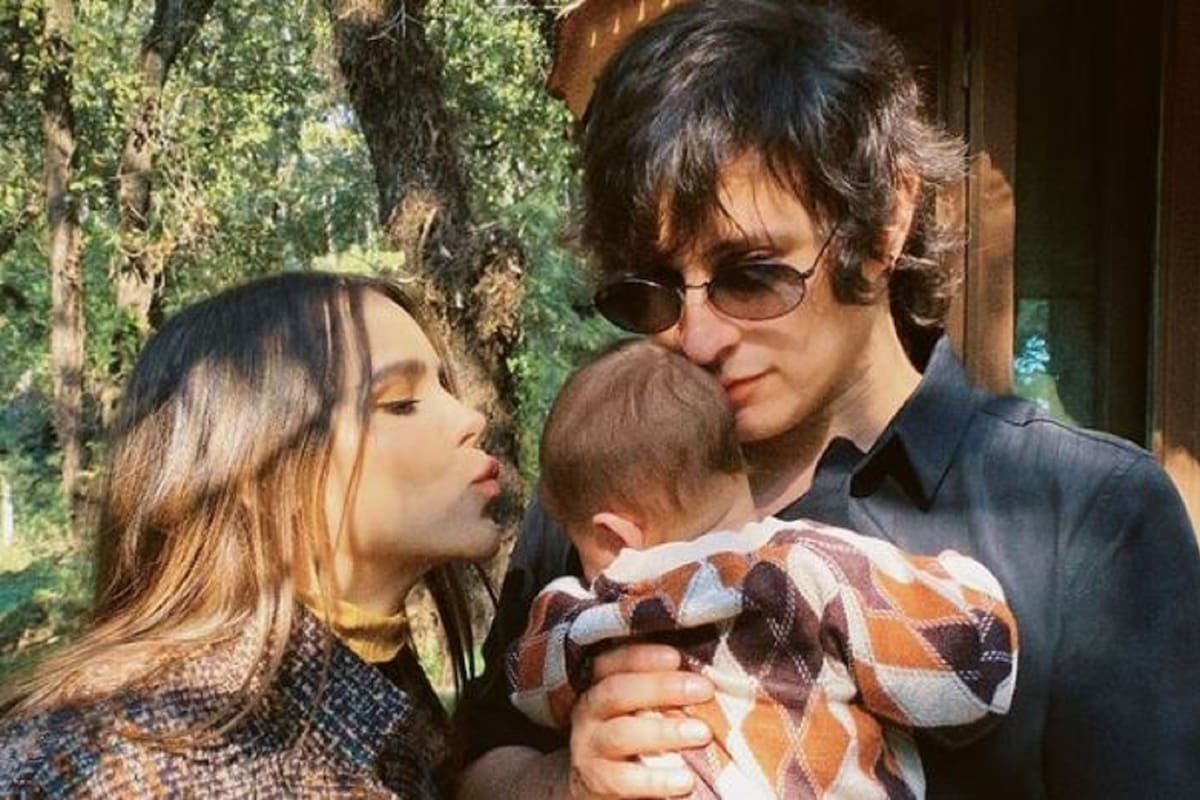 Yuya y Siddhartha se muestran amor arriba del escenario