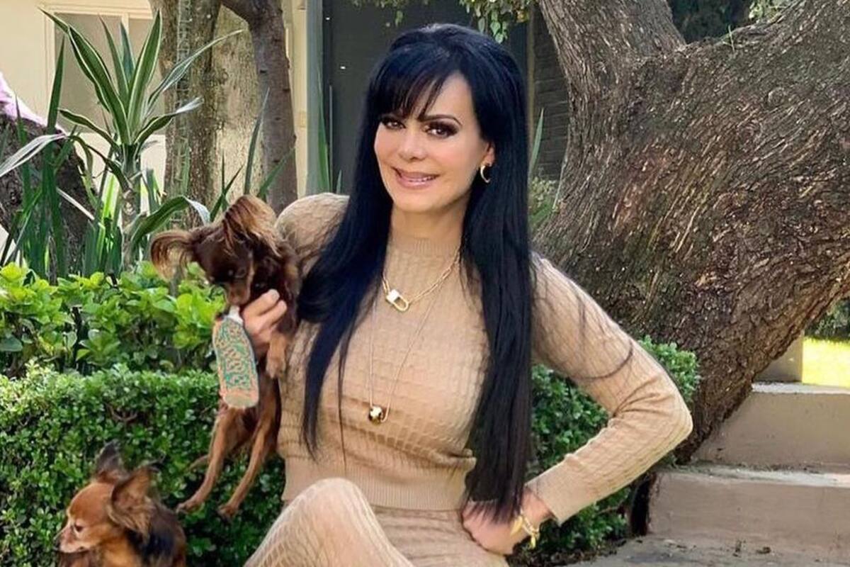 Maribel Guardia enternece a las redes al presumir su outfit con su perrito