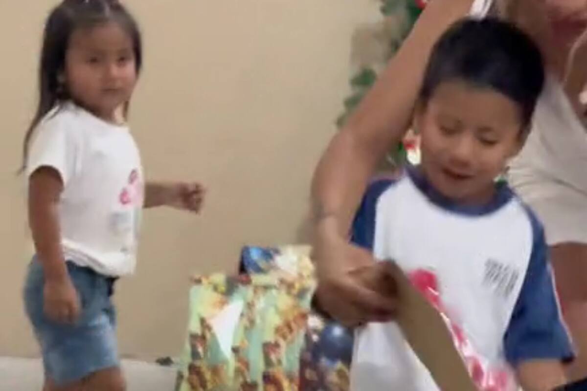 VIDEO: Por un error le quitan regalo de Navidad a un niño y le rompen el corazón