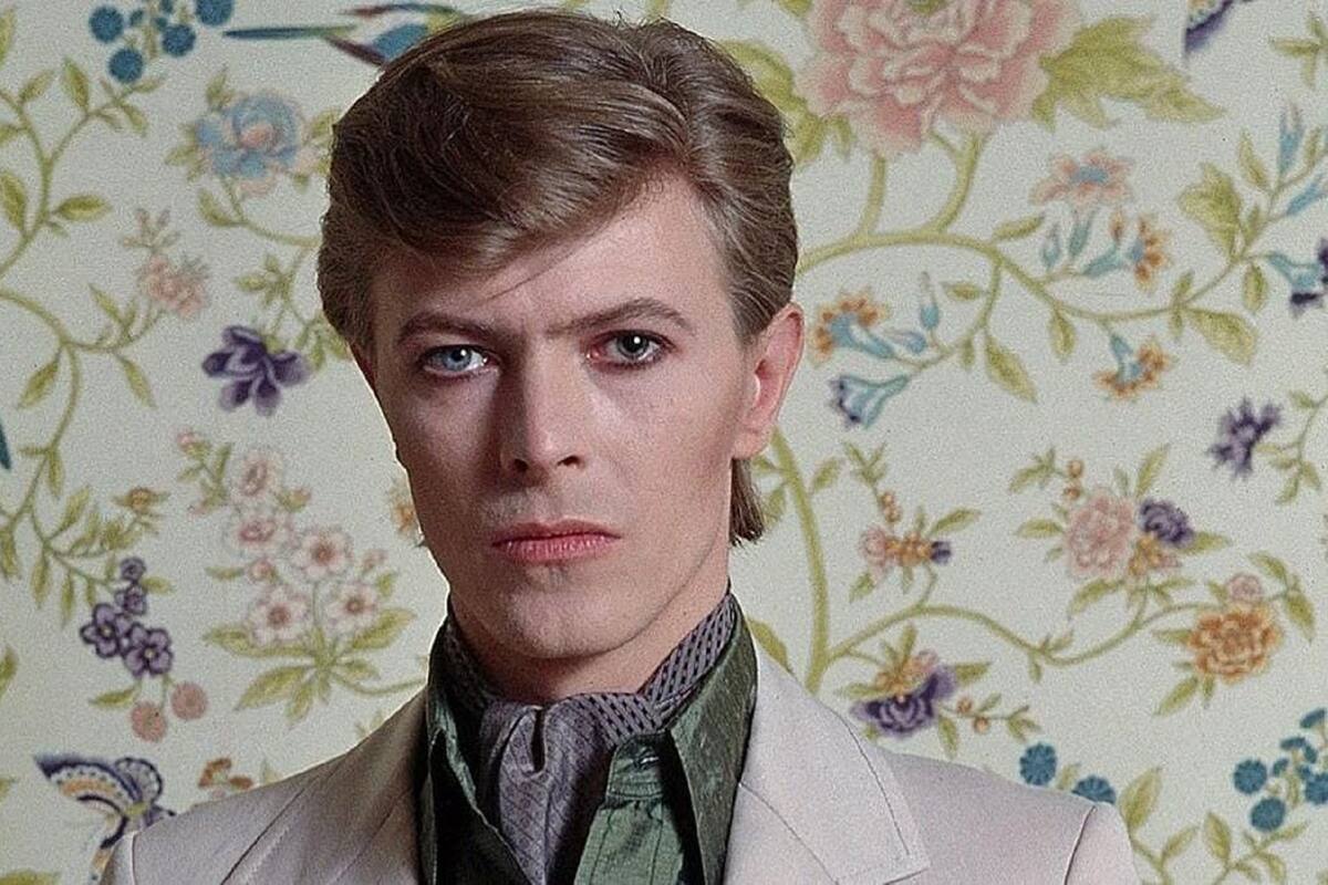 Subastarán cuadro pintado por David Bowie que fue encontrado en la basura