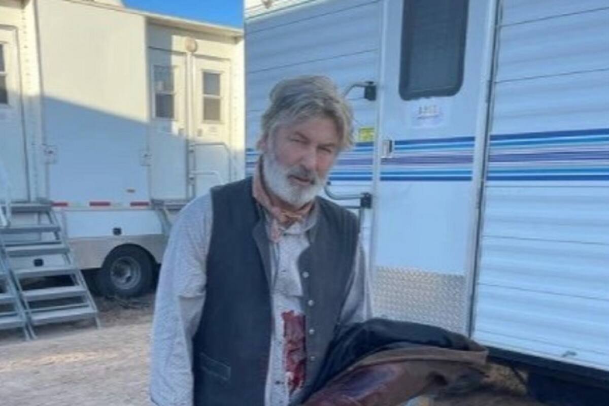 Alec Baldwin, tío de Hailey Bieber, mata a su directora de foto accidentalmente durante rodaje de "Rust"