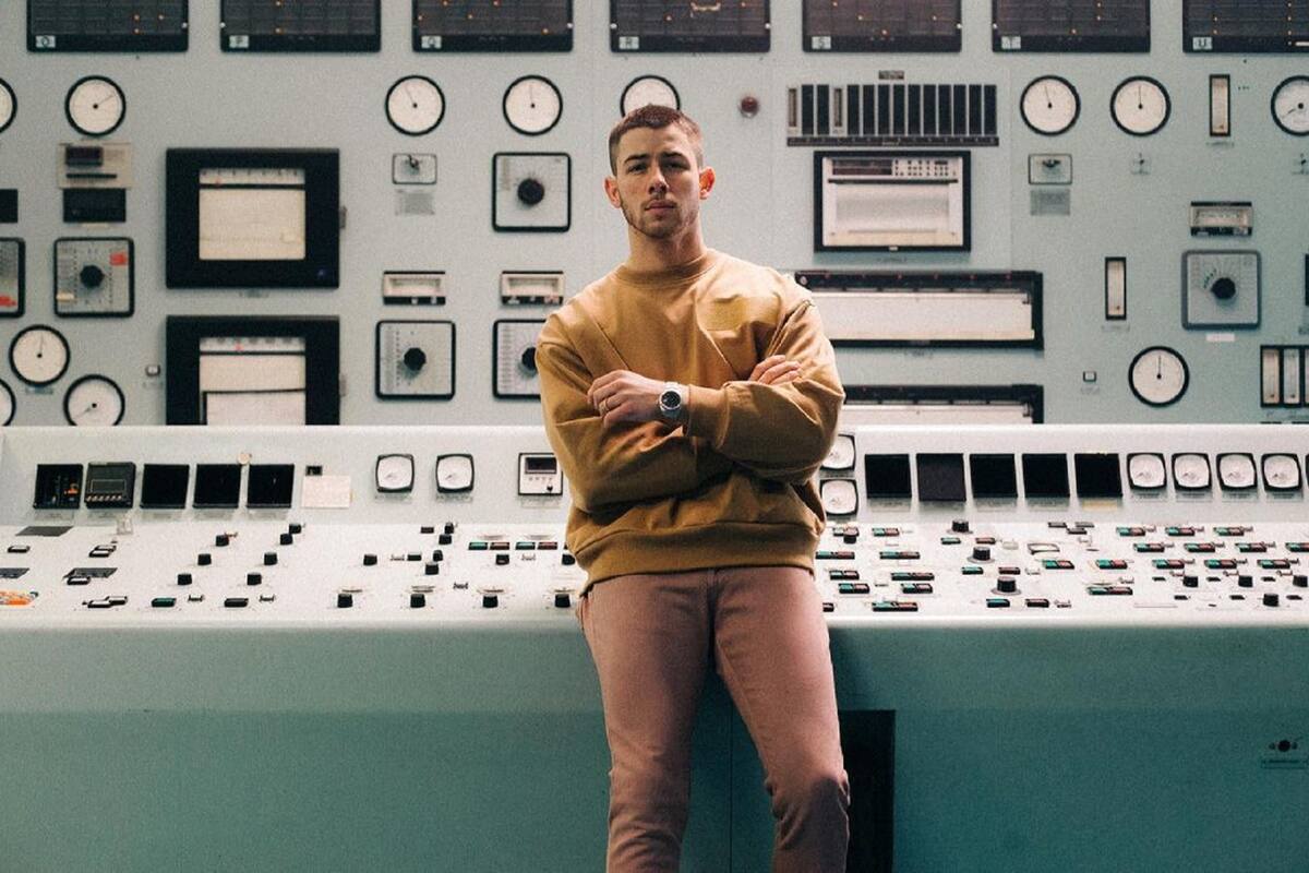 Nick Jonas sufre accidente en set y es hospitalizado de emergencia