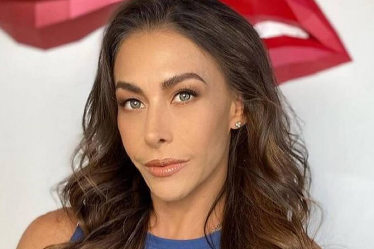 Vanessa Guzmán presume su musculosa figura en diminuto bikini