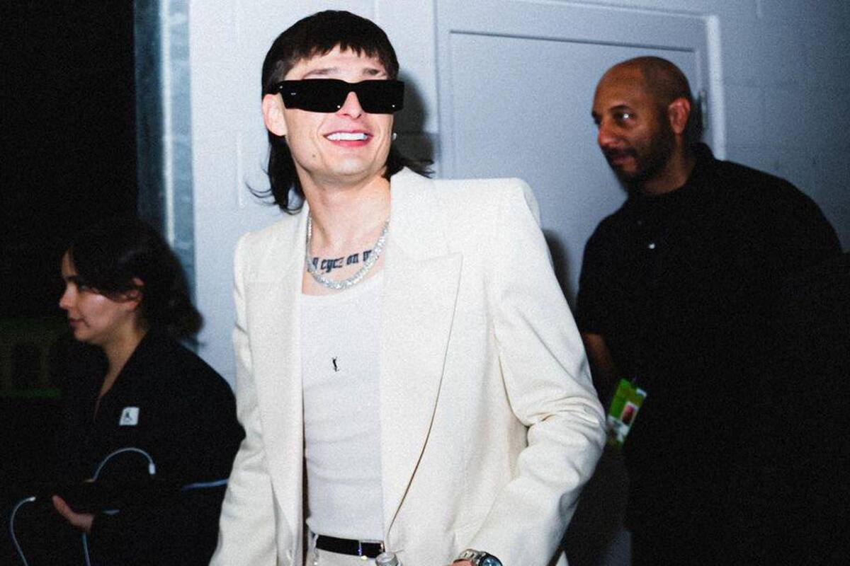 Peso Pluma: Filtran supuesta fotografía de él en un anexo