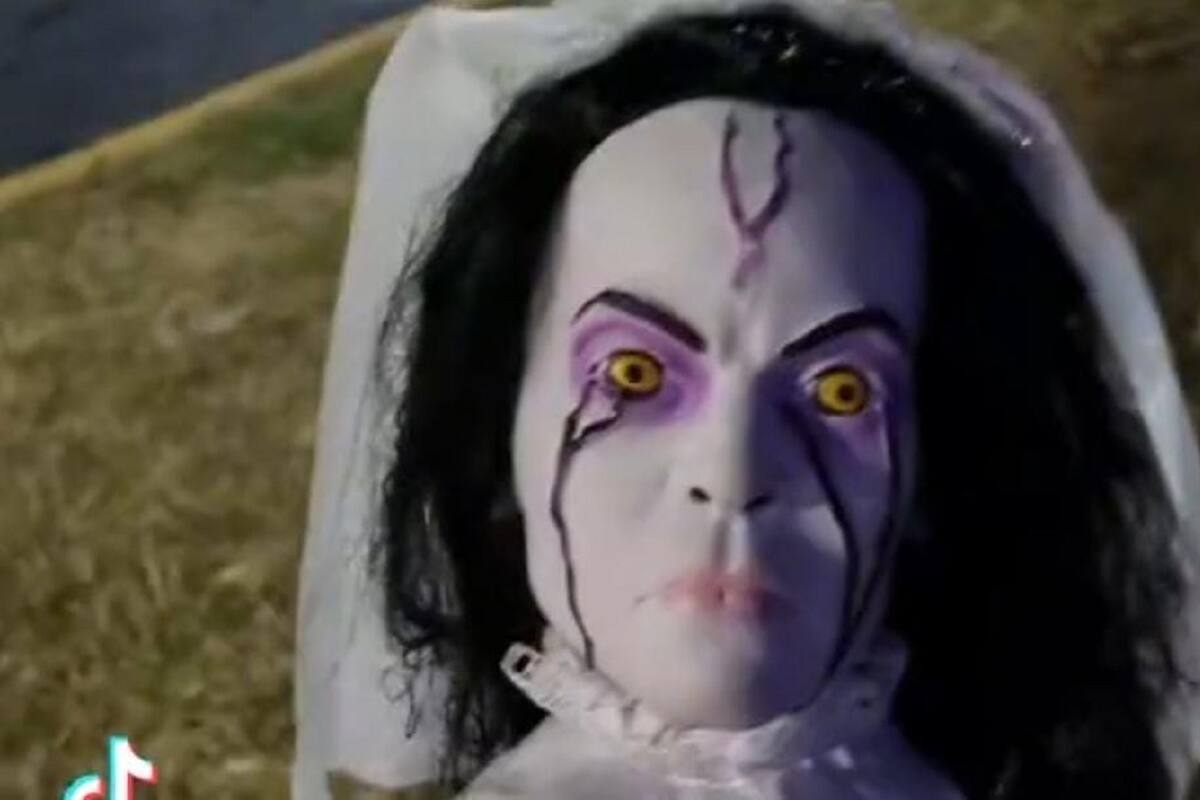 Tiktoker asusta a señor al intentar regalarle su “muñeca embrujada”