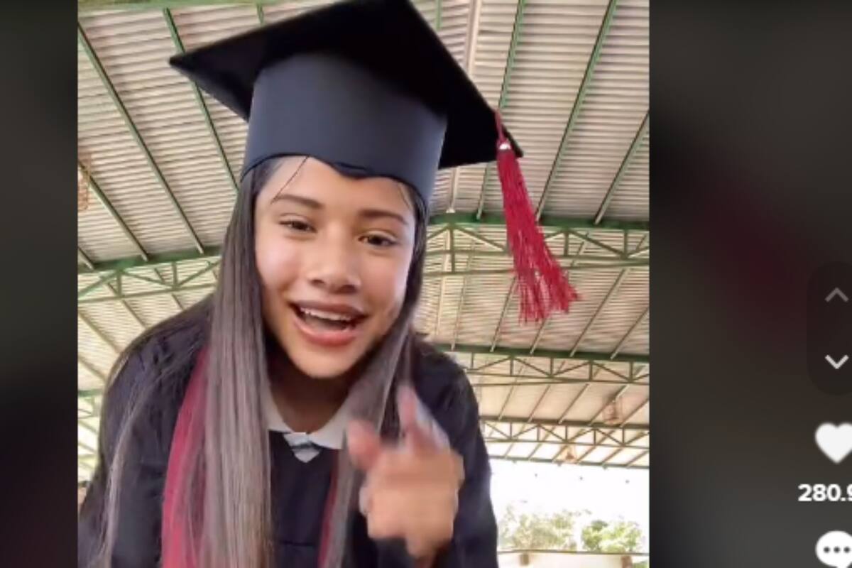 TikTok: Jóvenes sonorenses se hacen virales por revelar que se graduaron de la secundaria con trampas