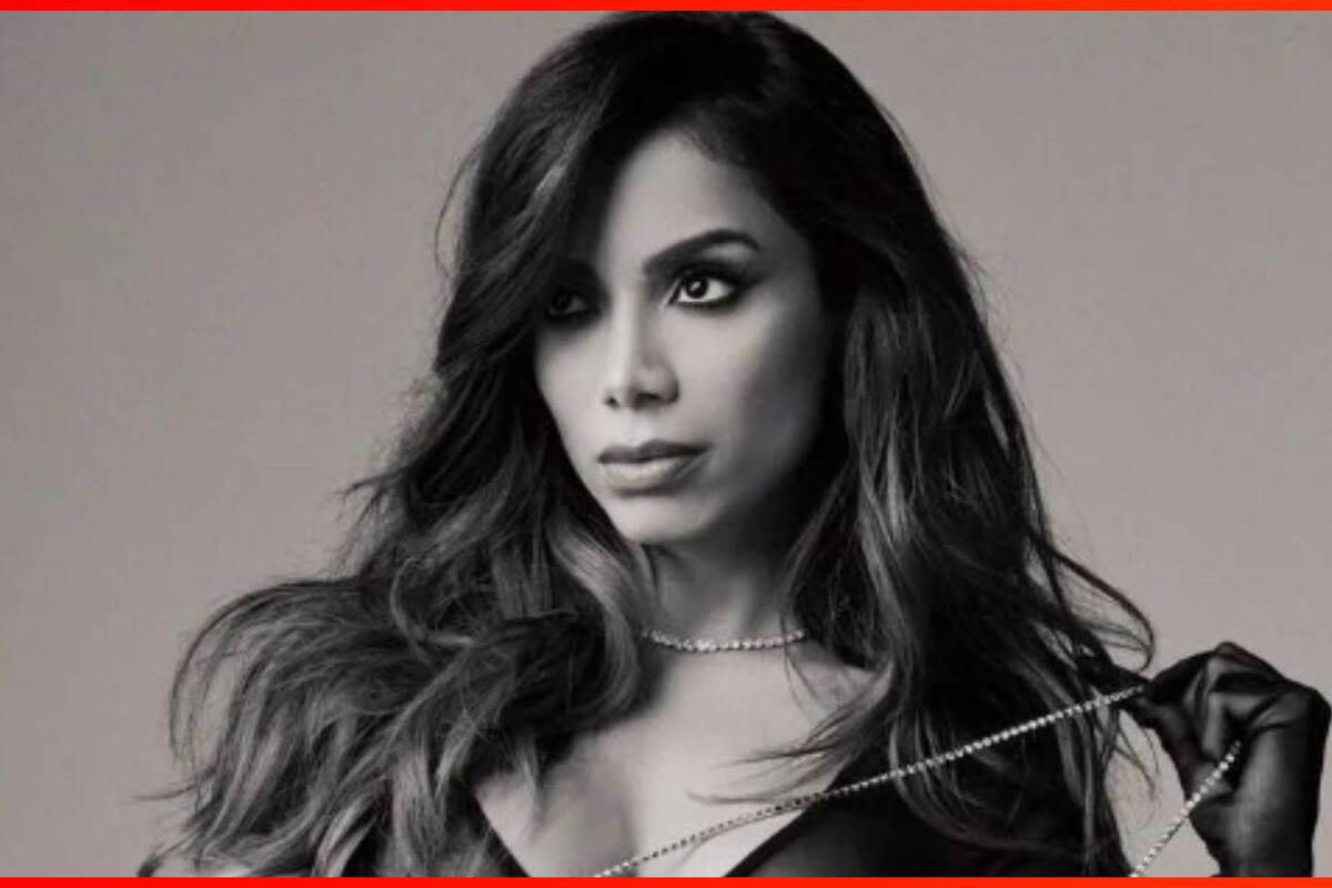 Anitta promociona sus nuevos perfumes sin ropa y enloquece a sus fans