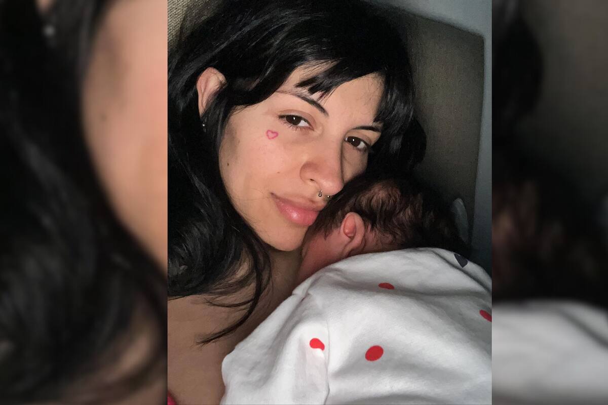 Cazzu celebra su primer Día de las Madres en Argentina y comparte tiernas fotografías con su bebé