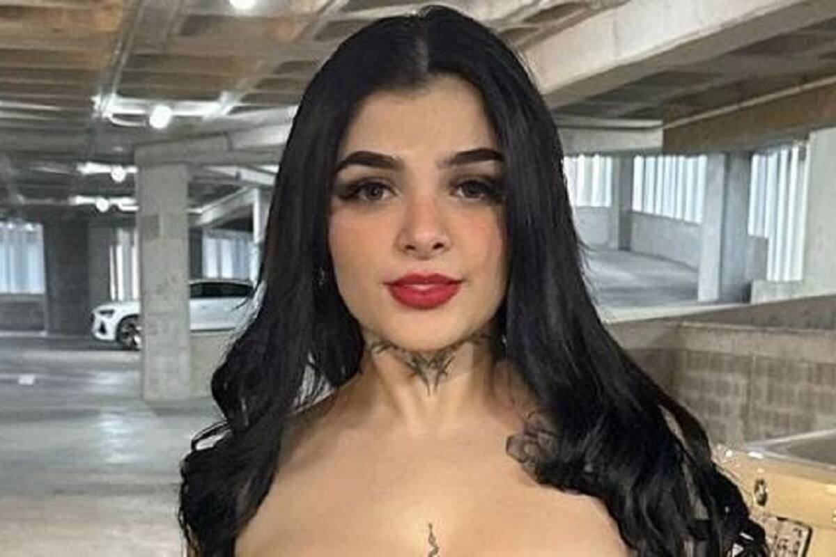 Karely Ruiz luce su gran figura con espectacular vestido azul