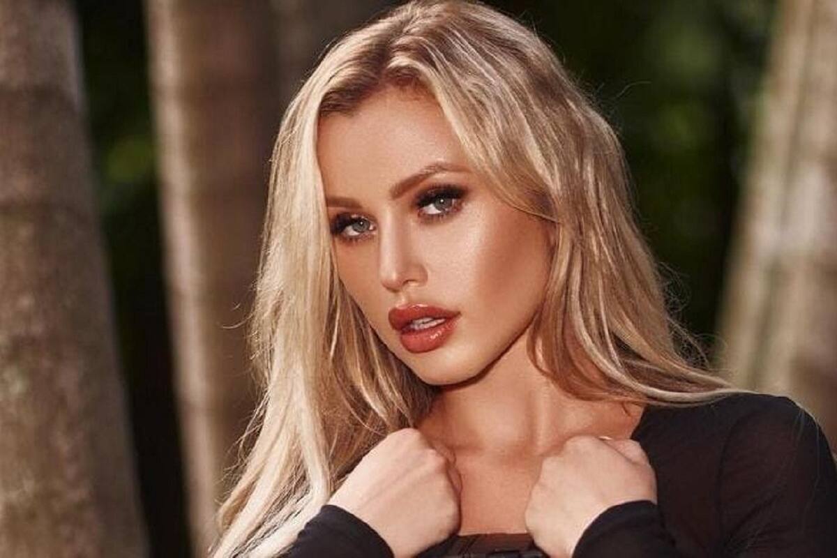 Patrycia Kayy apenas alcanza a cubrir sus grandes encantos con los brazos