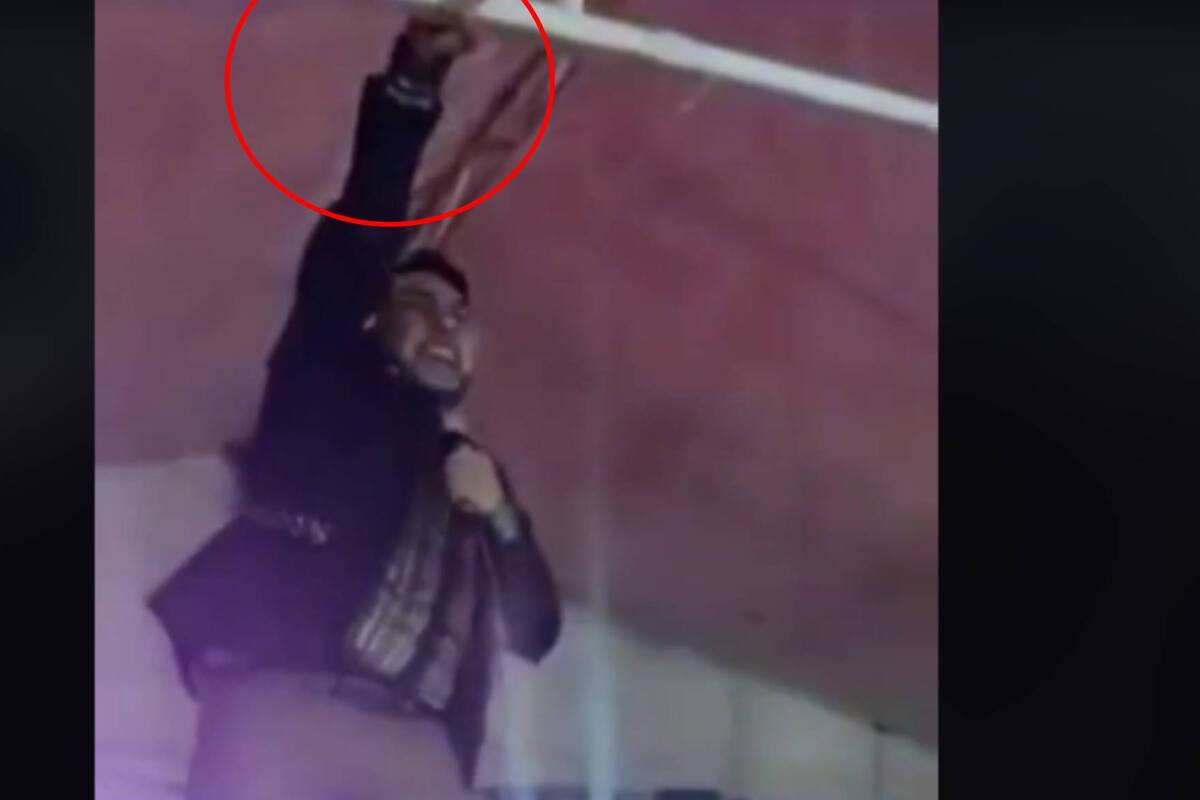 VIRAL: Cantante recibe fuerte descarga eléctrica en pleno concierto