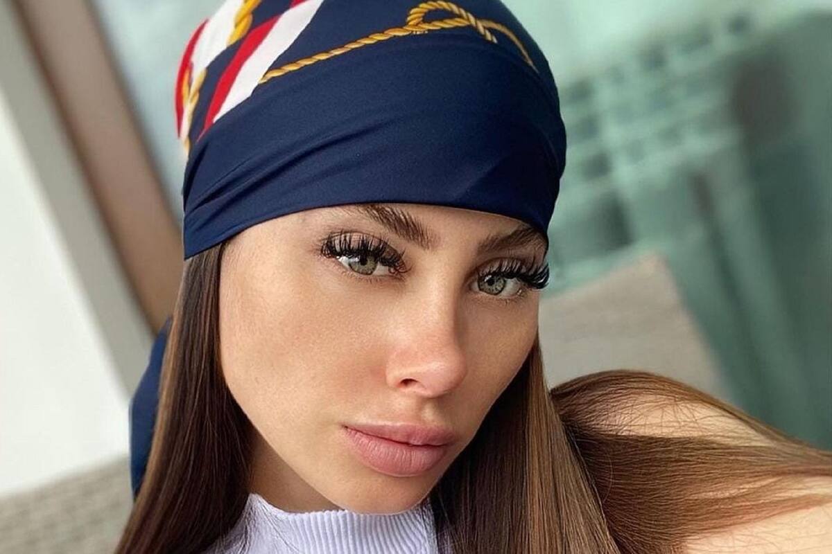 Ignacia Michelson causa sensación al modelar de perfil su candente ropa interior de encaje