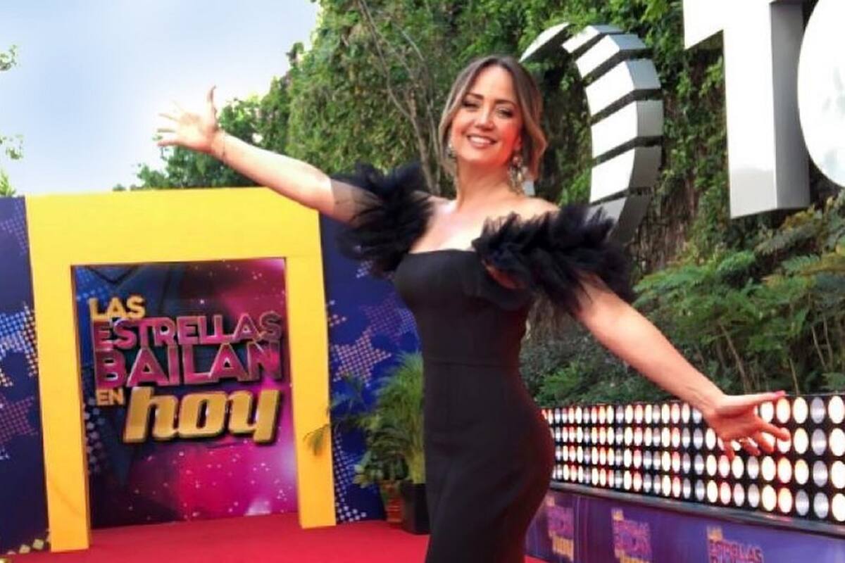 Andrea Legarreta asegura que el tiempo no pasa, usa vestidito de hace ¡15 años!