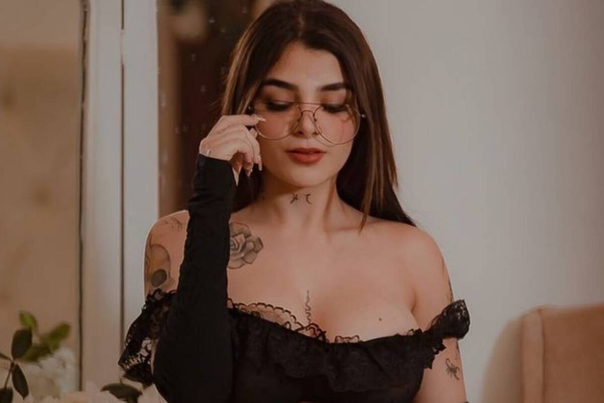 Karely Ruiz enloquece a sus seguidores con diminuto disfraz negro