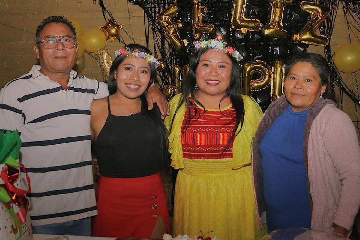 Familia de Yalitza Aparicio sufre malos tratos en restaurante por intentar acceder con aguas de sabor