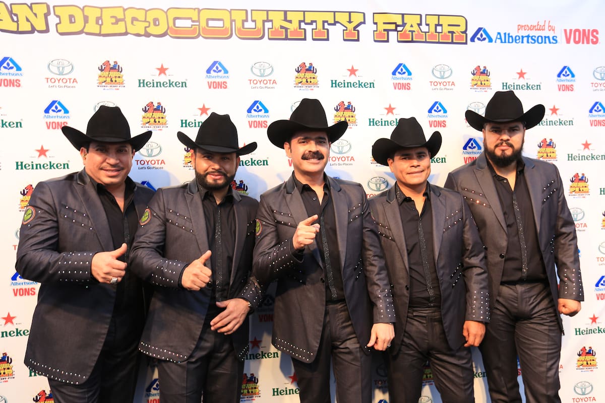 Acompañados de La Chona, Los Tucanes de Tijuana emprenden su primera gira europea