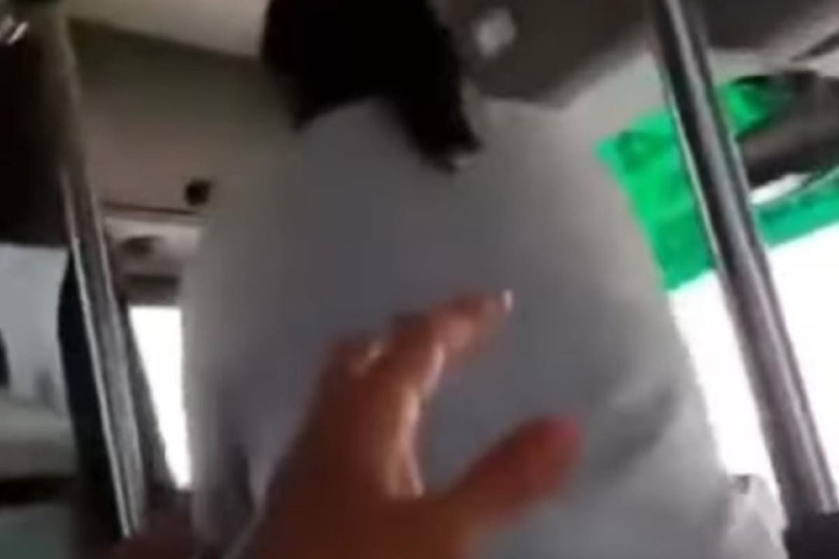 VIDEO VIRAL: Señora golpea a chofer de camión por no bajarla donde quería