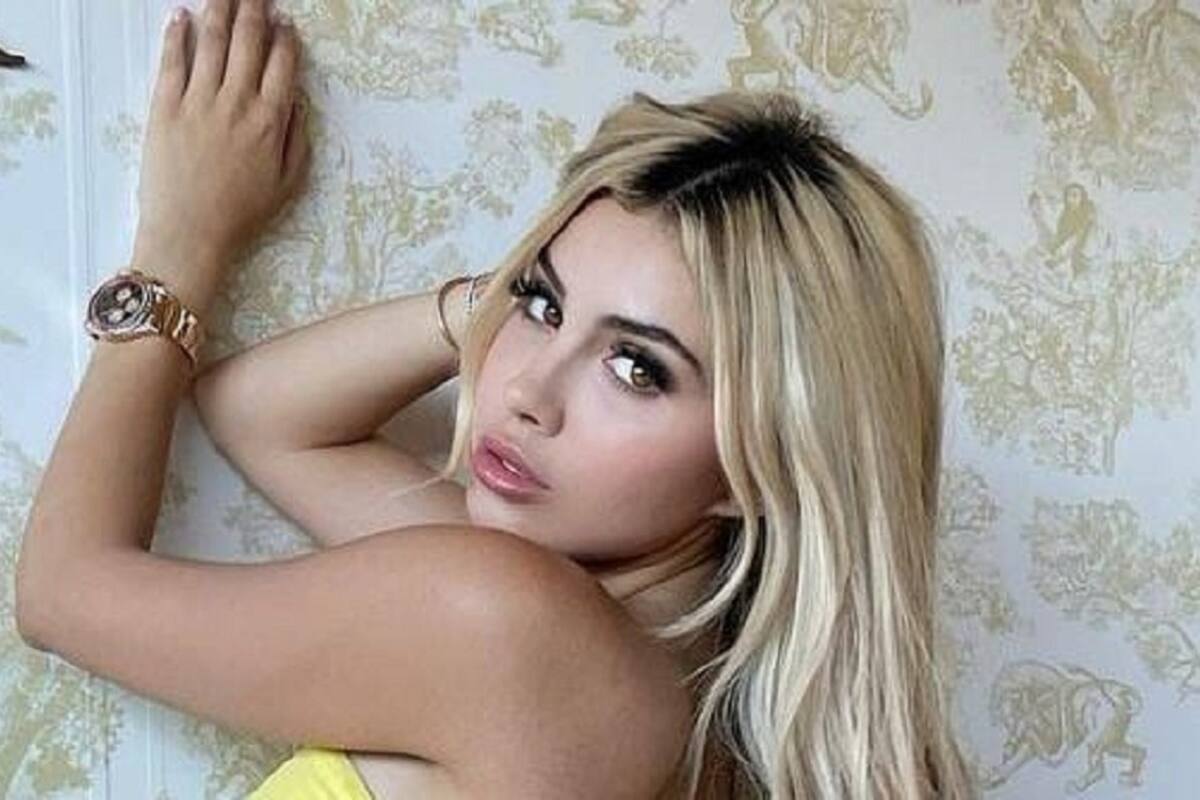 Alexa Dellanos emociona a sus seguidores de Instagram al posar desde la playa su bikini