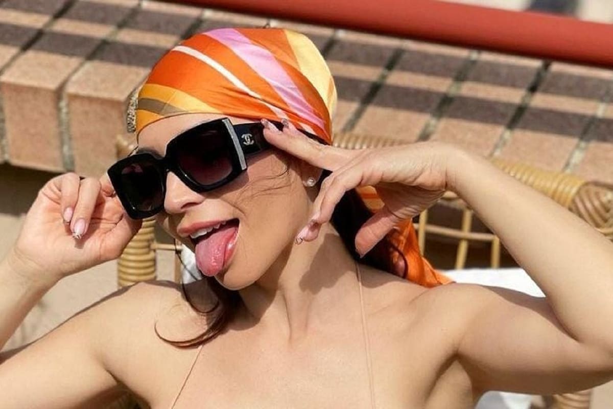 Neiva Mara modela sus grandes encantos en su ajustado crop top en Instagram