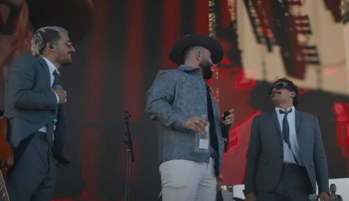 Carín Leín junto a Mau y Ricky en Coachella 2024