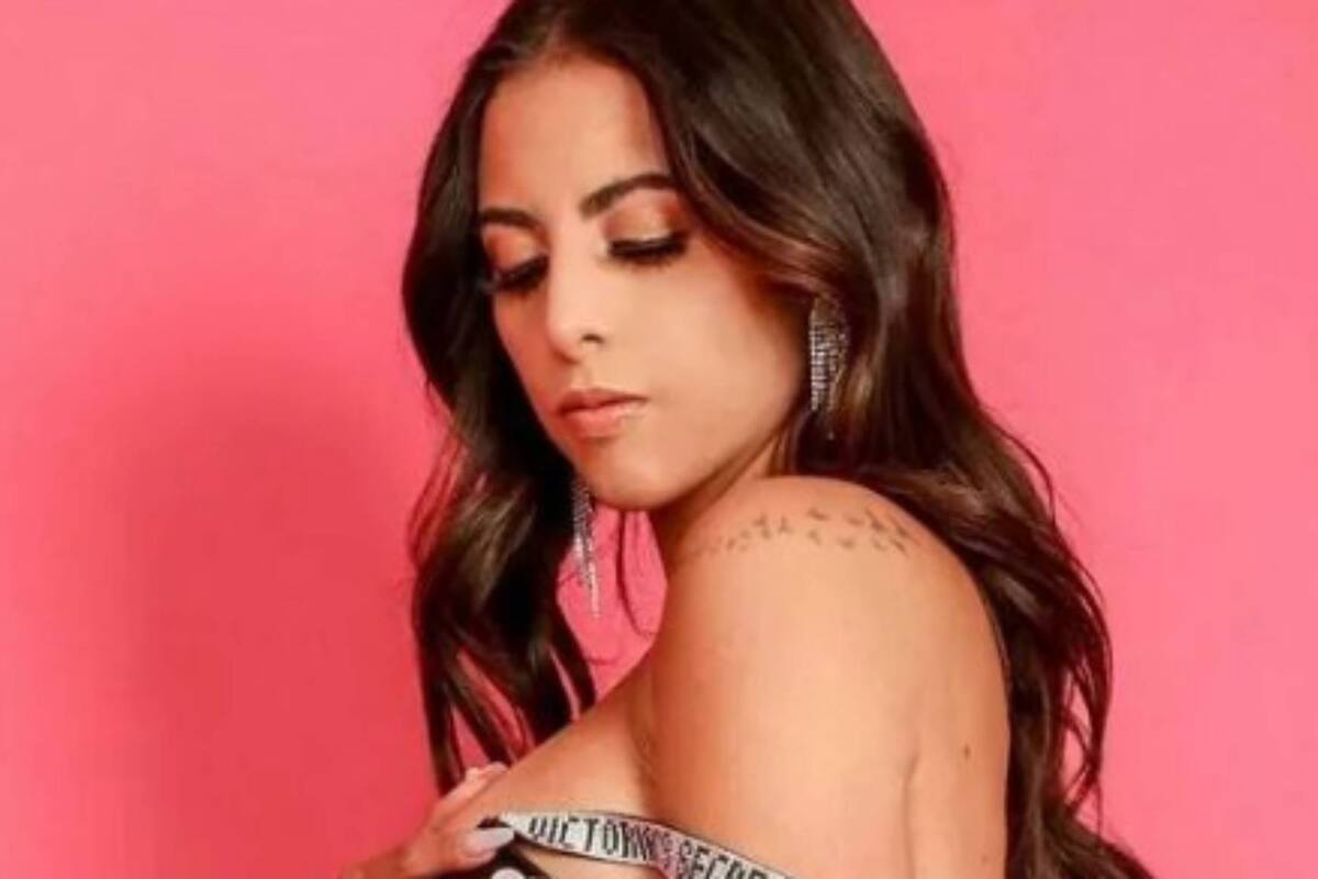 Jacky Ramírez alborota a sus fans con disfraz de colegiala