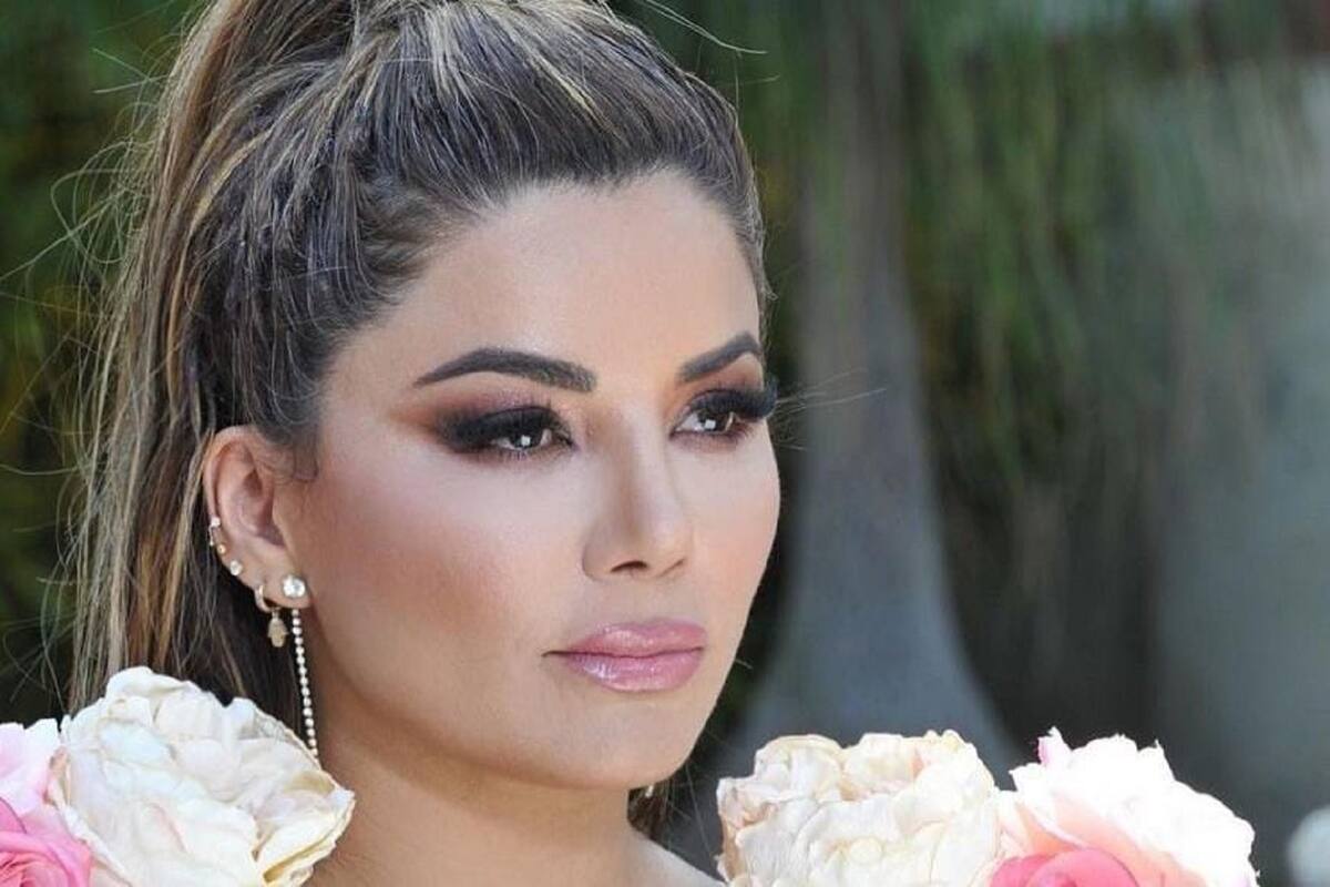 Con increíble postura, Aleida Núñez modela su bikini amarillo