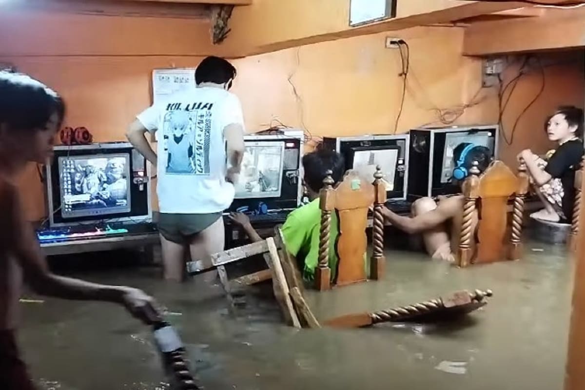 VIDEO VIRAL: En medio de una inundación, jóvenes juegan en línea en cibercafé