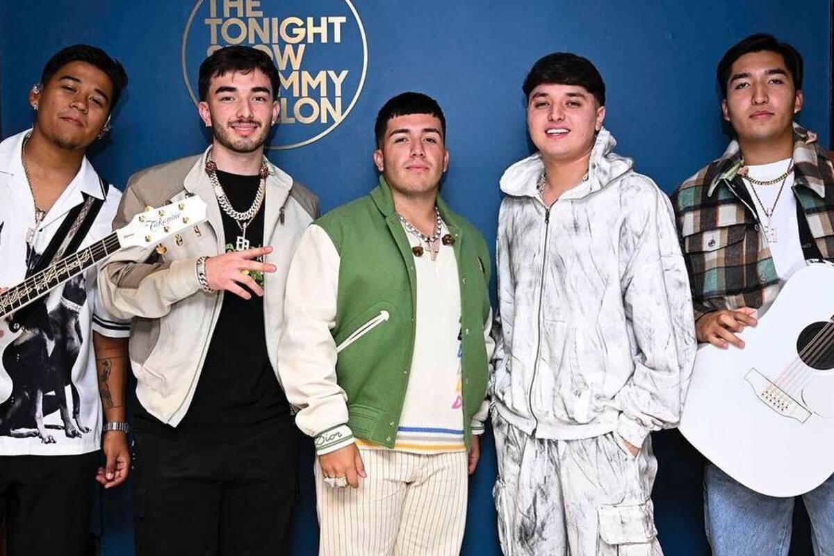 Eslabón Armado se presenta en “The Tonight Show” y le da una lección a Peso Pluma