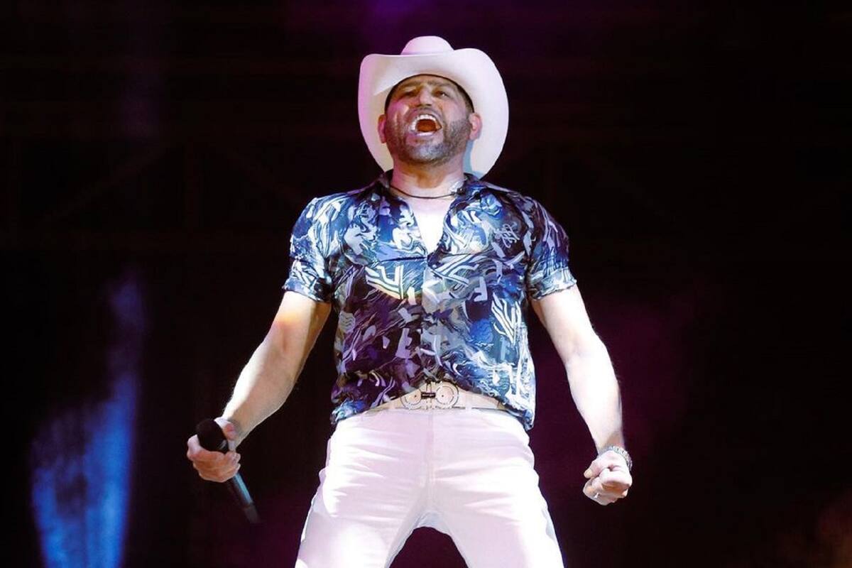 Pancho Barraza sufre tremenda caída en la Feria de Rosarito 2022: "¿Quién me grabó?"