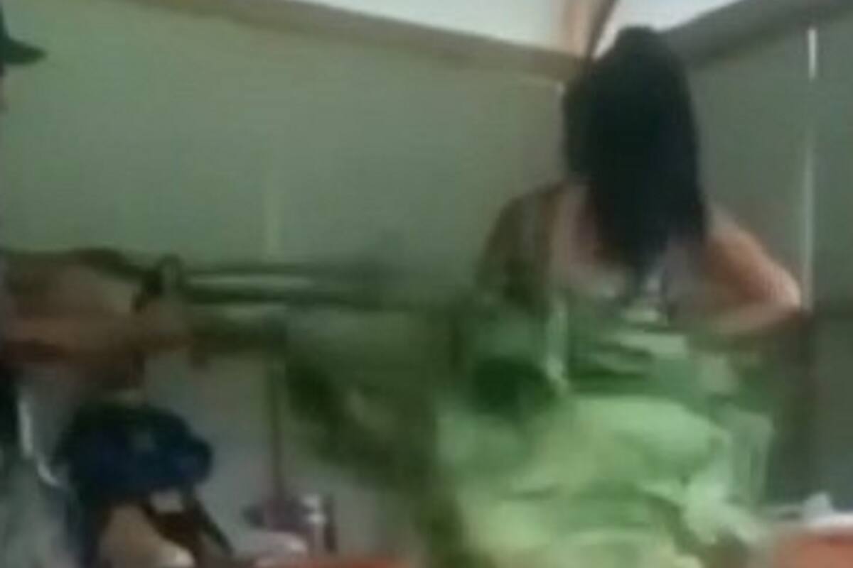 VIDEO VIRAL: Semidesnuda, mujer es golpeada con ramas por serle infiel a su marido