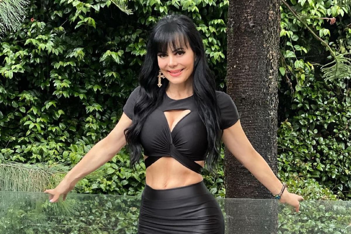 Maribel Guardia presume su trabajado abdomen desde el gym de su casa