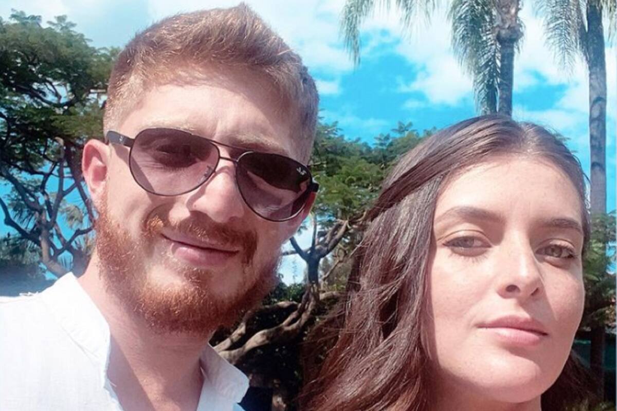 Nerea Godínez desea Feliz Navidad a Octavio Ocañana desde el lugar del accidente