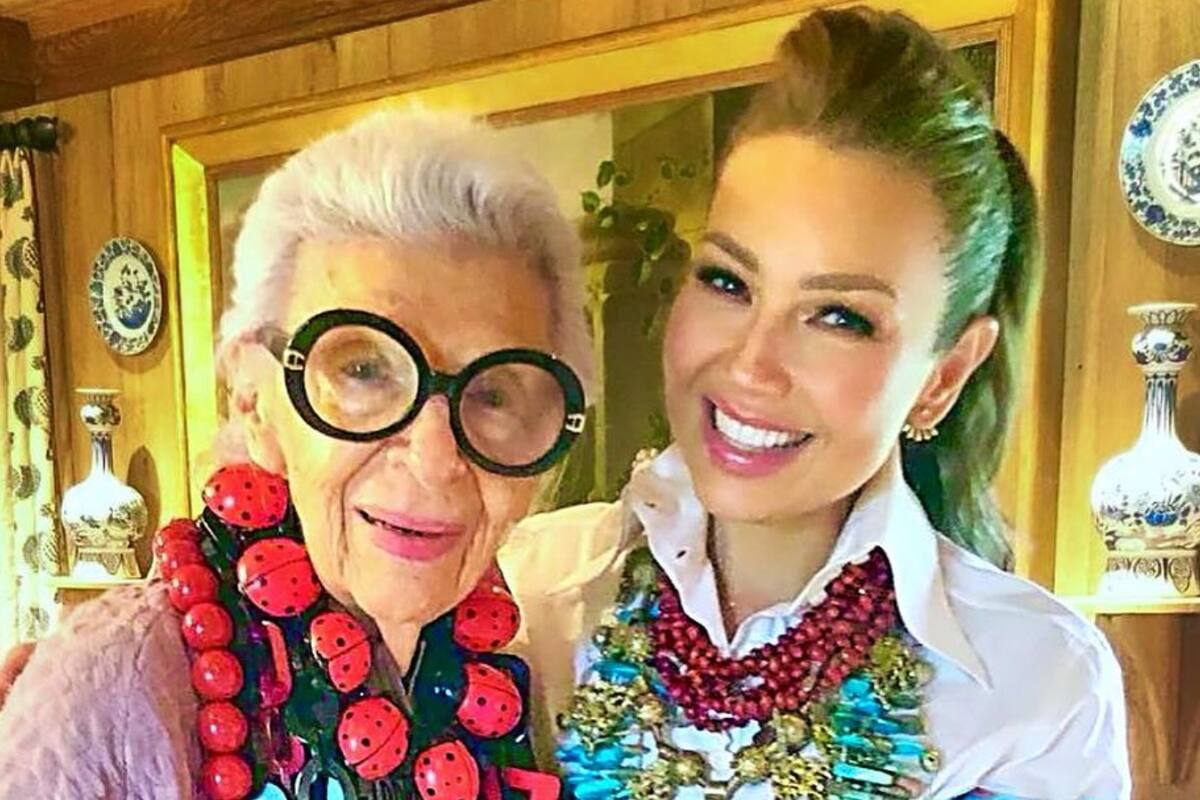 Thalía es blanco de críticas por lamentar la muerte de famosa diseñadora, mientras que no se presentó en el funeral de su abuela