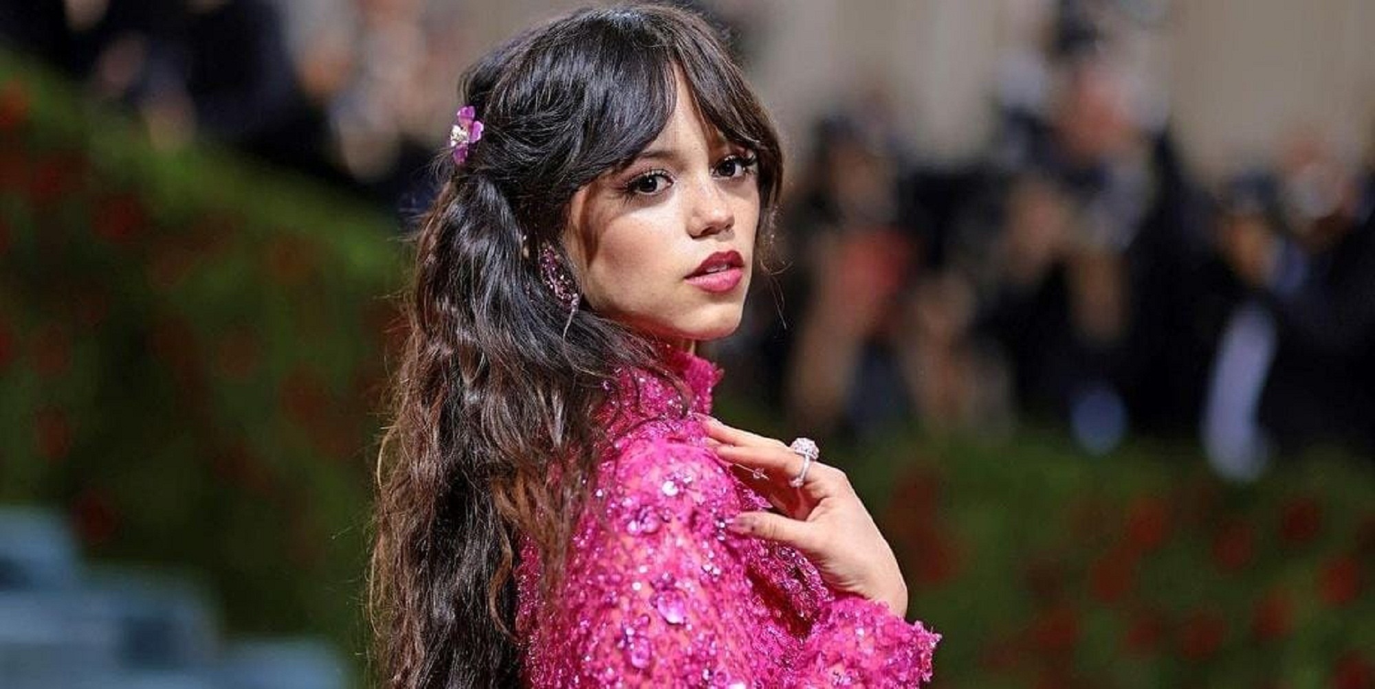 Jenna Ortega agradece a sus fans tras el anuncio de la segunda temporada de “Merlina”