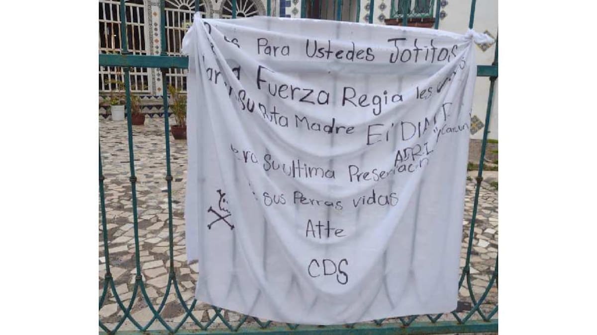 Presunta narcomanta para Fuerza Regida en Cancún.