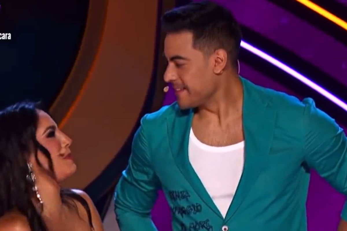 ¡Martha Higareda le COQUETEA a Carlos Rivera en pleno programa!