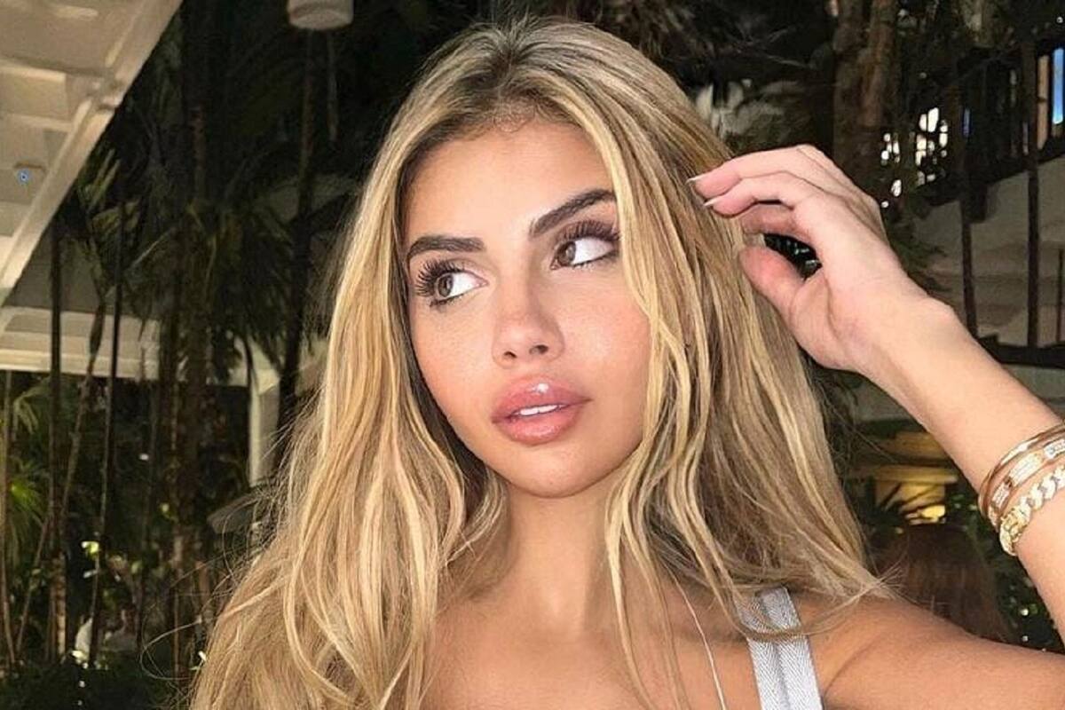 Alexa Dellanos modela su increíble figura con ajustado top rosa en Instagram