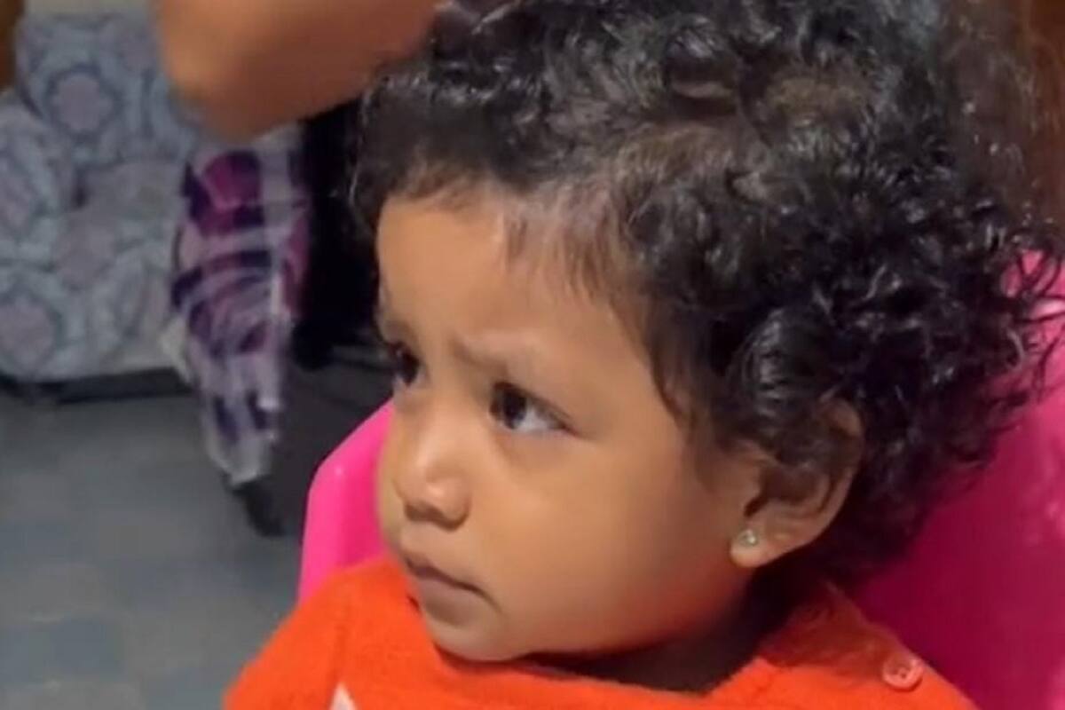 Madre amenaza a su hija con avisarle a Peso Pluma si no se toma su leche y esta fue su reacción